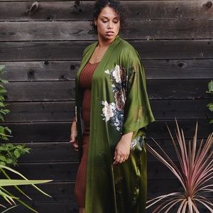 SILK KEINA KIMONO ROBE (PLUS) - Olive Green